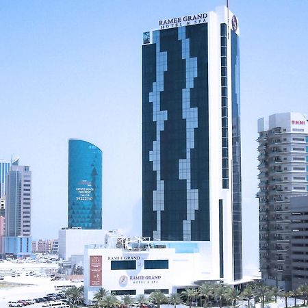 Ramee Grand Hotel And Spa Manama Luaran gambar The hotel in 2011