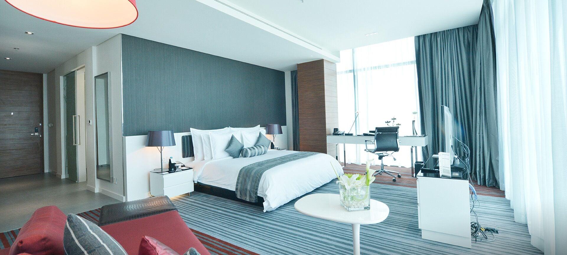 Ramee Grand Hotel And Spa Manama Luaran gambar A bedroom in a hotel
