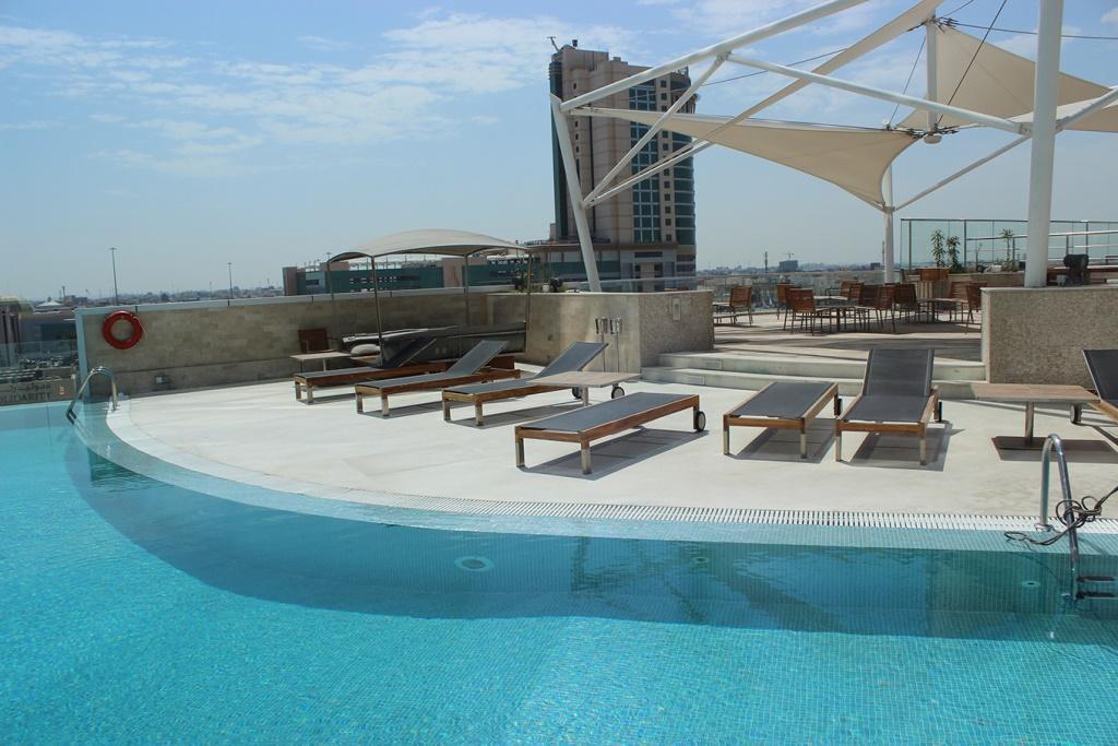 Ramee Grand Hotel And Spa Manama Luaran gambar Rooftop pool
