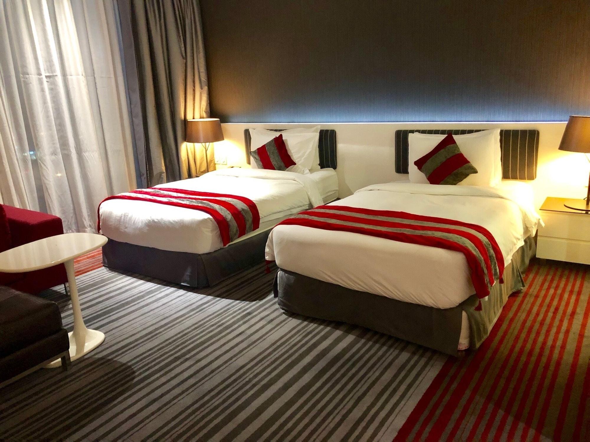 Ramee Grand Hotel And Spa Manama Luaran gambar A room at the hotel
