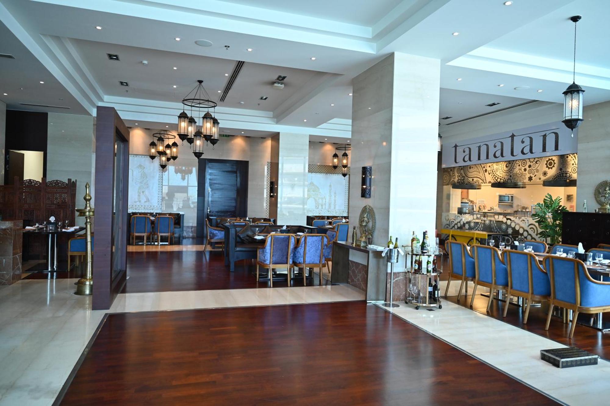 Ramee Grand Hotel And Spa Manama Luaran gambar Restaurant