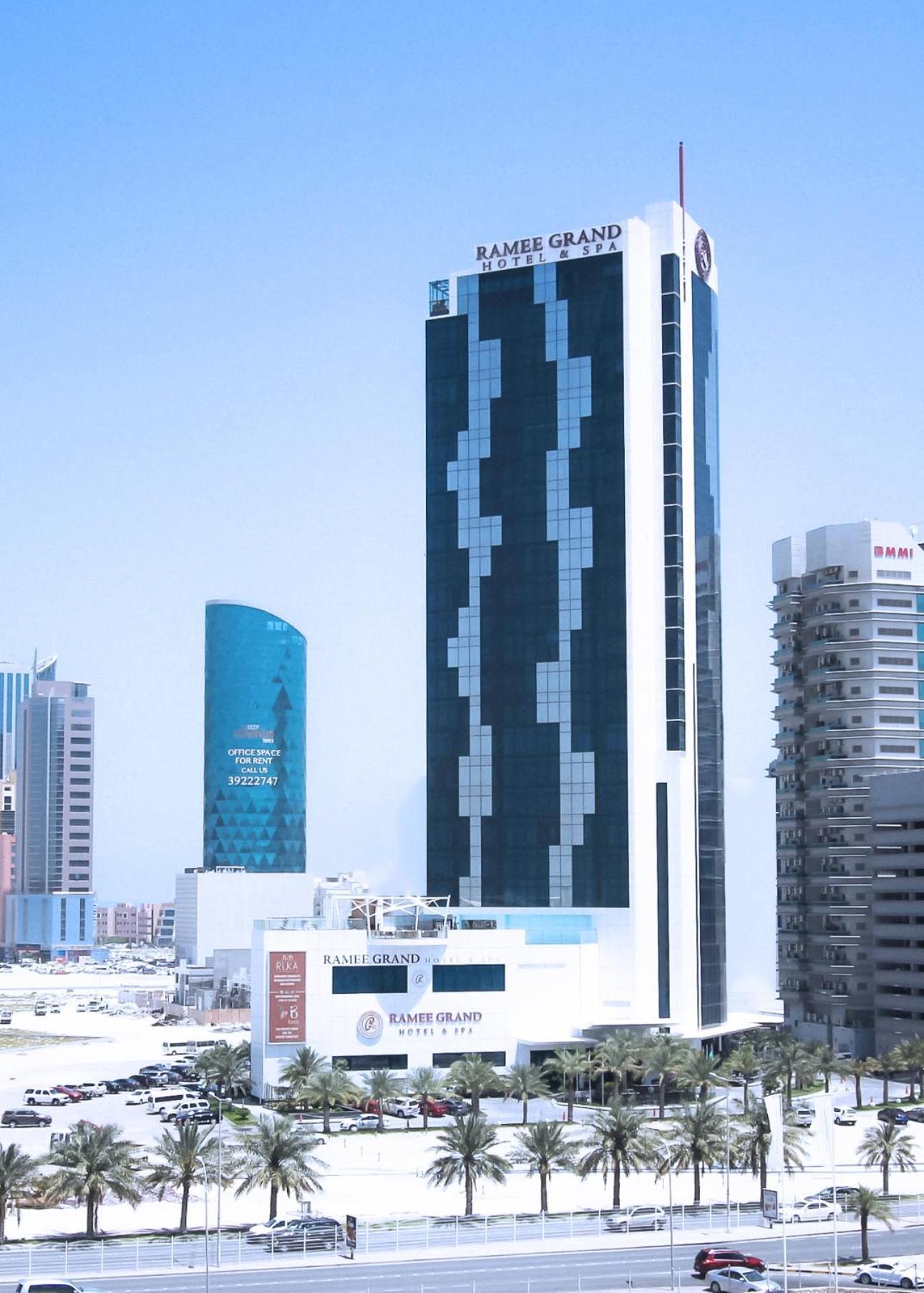 Ramee Grand Hotel And Spa Manama Luaran gambar The hotel in 2011