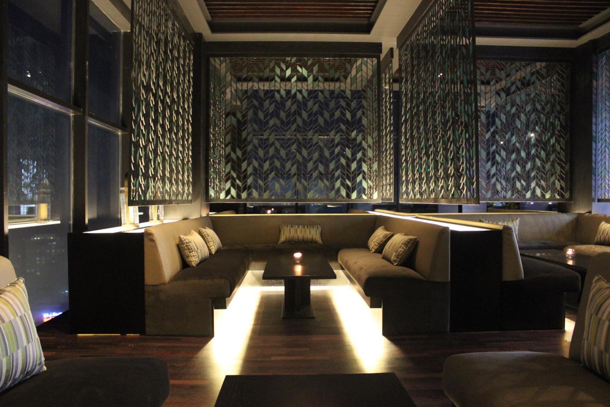 Ramee Grand Hotel And Spa Manama Luaran gambar The interior of the bar