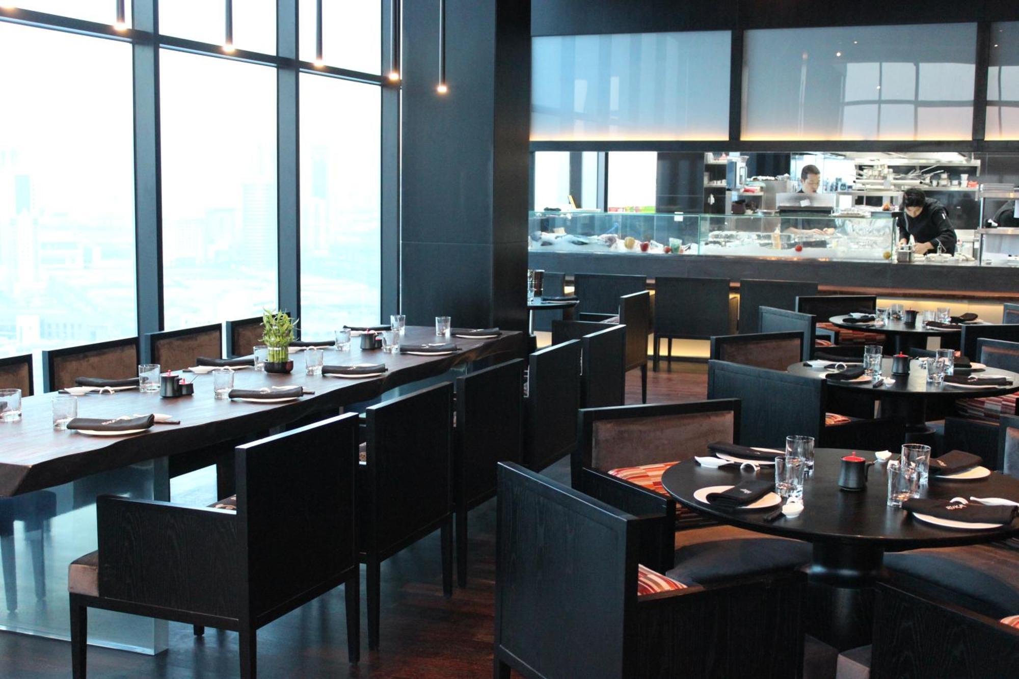 Ramee Grand Hotel And Spa Manama Luaran gambar Interior of the restaurant