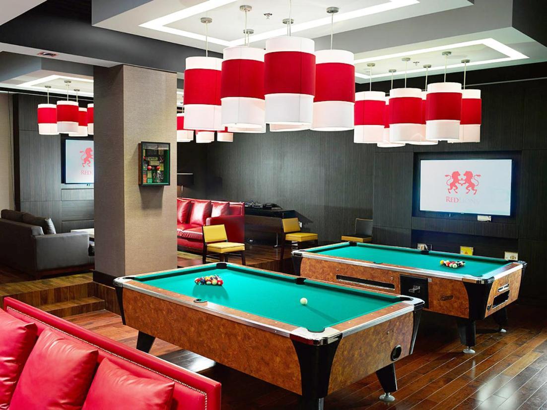 Ramee Grand Hotel And Spa Manama Luaran gambar The lounge at the Cardiff International Pool