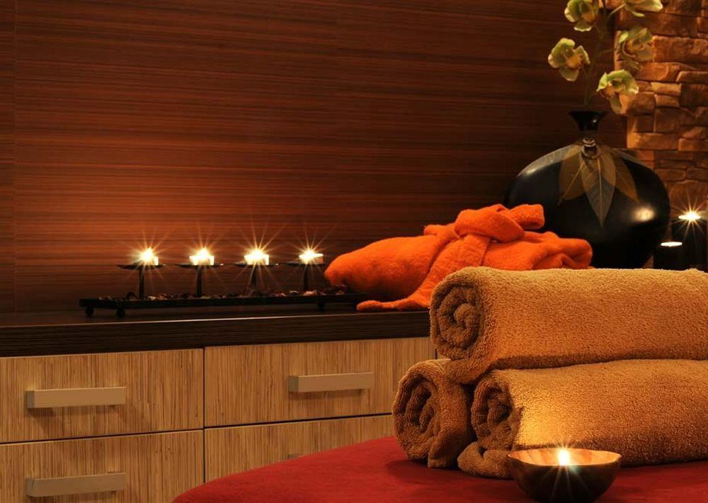 Ramee Grand Hotel And Spa Manama Luaran gambar A spa