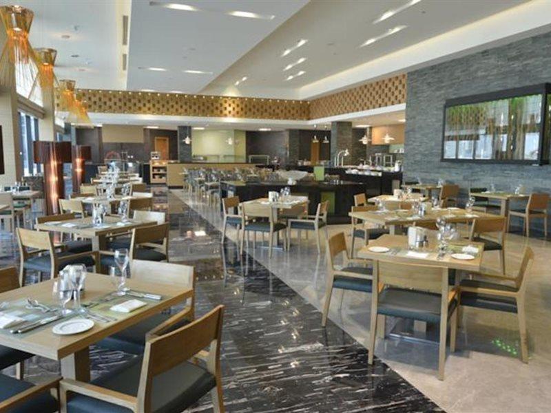 Ramee Grand Hotel And Spa Manama Luaran gambar The restaurant