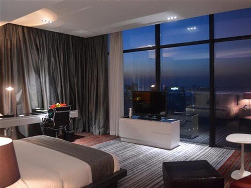 Ramee Grand Hotel And Spa Manama Luaran gambar A suite at the hotel