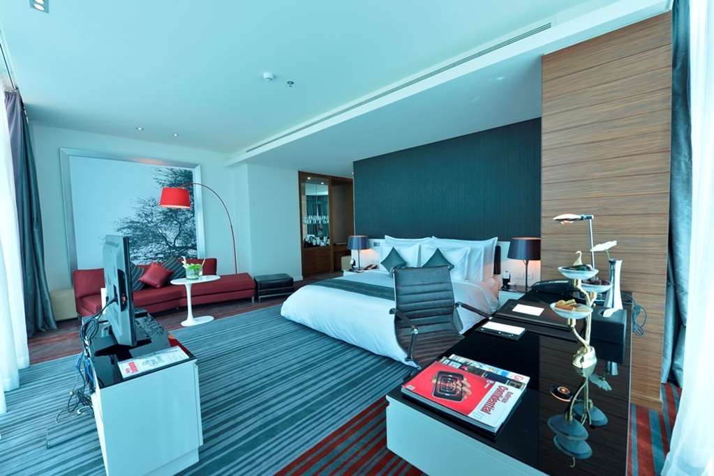 Ramee Grand Hotel And Spa Manama Luaran gambar A suite at the hotel